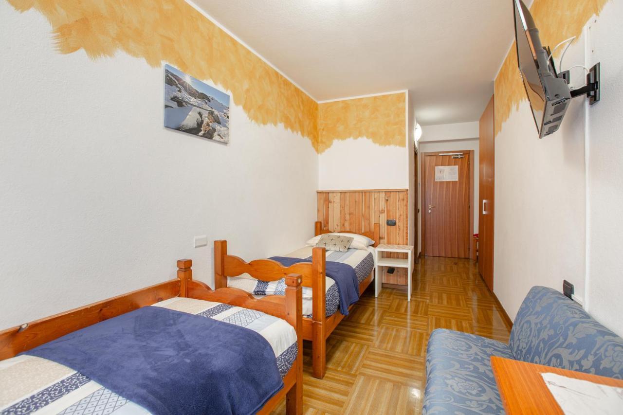 Hotel Biancospino Lanzada エクステリア 写真