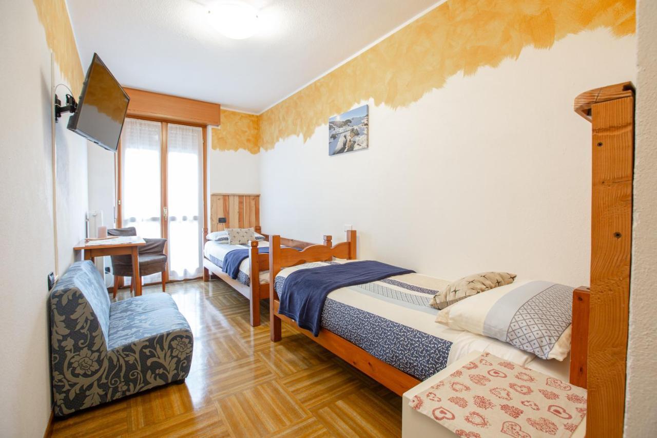 Hotel Biancospino Lanzada エクステリア 写真