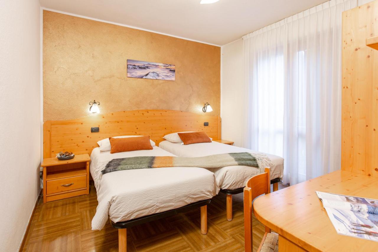 Hotel Biancospino Lanzada エクステリア 写真